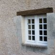 fenêtre à deux vantaux avec montant central et petit bois mortaisé